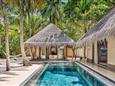 Maledivy-Joali-Maldives-Luxury-Resort-Muravandhoo-Island-Beachfront-Villa-pool