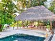 Maledivy-Joali-Maldives-Luxury-Resort-Muravandhoo-Island-Beachfront-Villa-pool