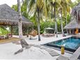 Maledivy-Joali-Maldives-Luxury-Resort-Muravandhoo-Island-Beachfront-Villa-pool