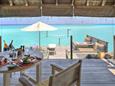 Maledivy-Gili-Lankanfushi-Luxury-Resort-Overwater-Lagoon-Villa