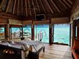 Maledivy-Gili-Lankanfushi-Luxury-Resort-Overwater-Villa