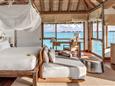 Maledivy-Gili-Lankanfushi-Luxury-Resort-Overwater-Villa