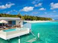 Maledivy-Amilla-Fushi-Sunset-Water-Villa-Overwater-Pool