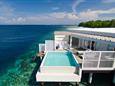 Maledivy-Amilla-Fushi-Reef-Water-Pool-Villa