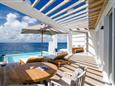 Maledivy-Amilla-Fushi-Reef-Water-Pool-Villa